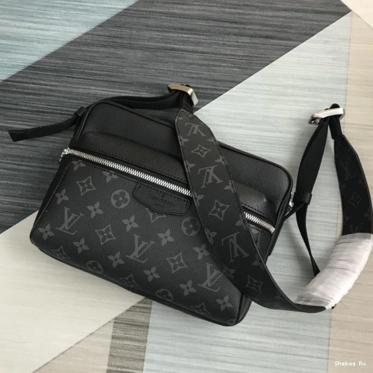 LOUIS MESSENGER VUITTON OUTDOOR 0811